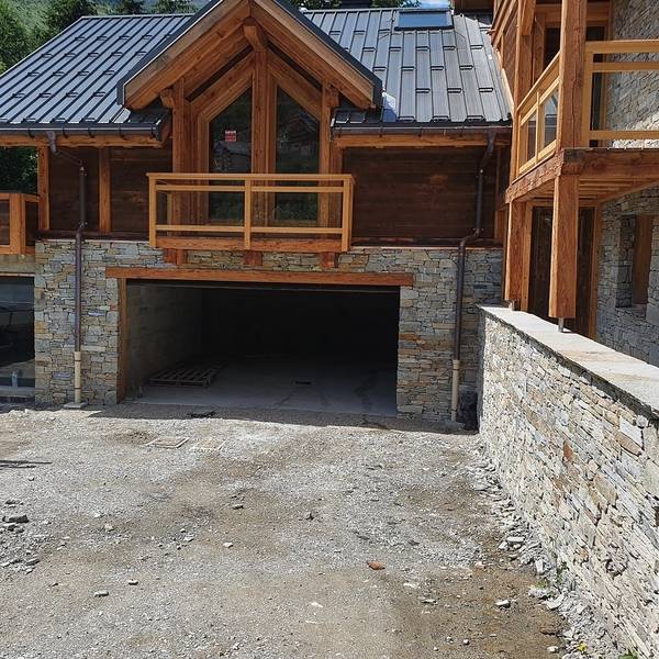 garage chalet en pierre