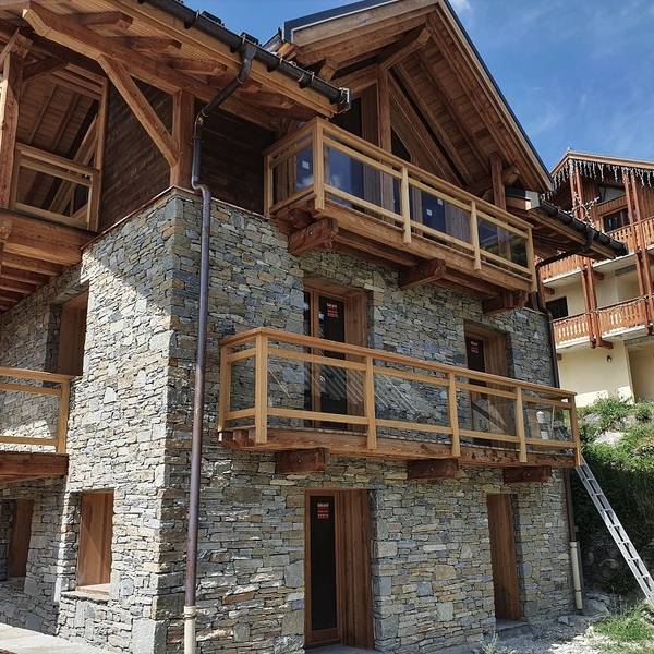 grand chalet tout en pierre