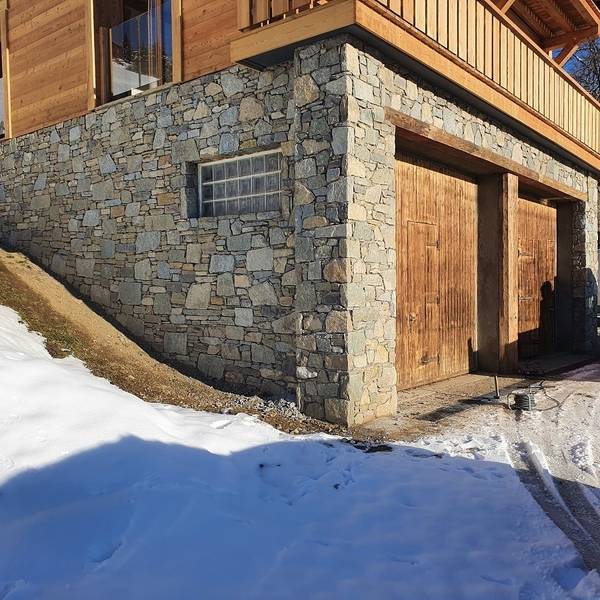 chalet neige en pierre