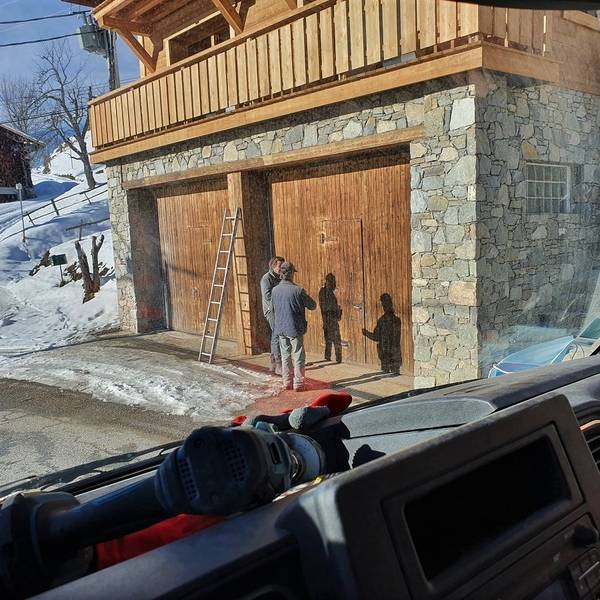 grand chalet en bois et pierre
