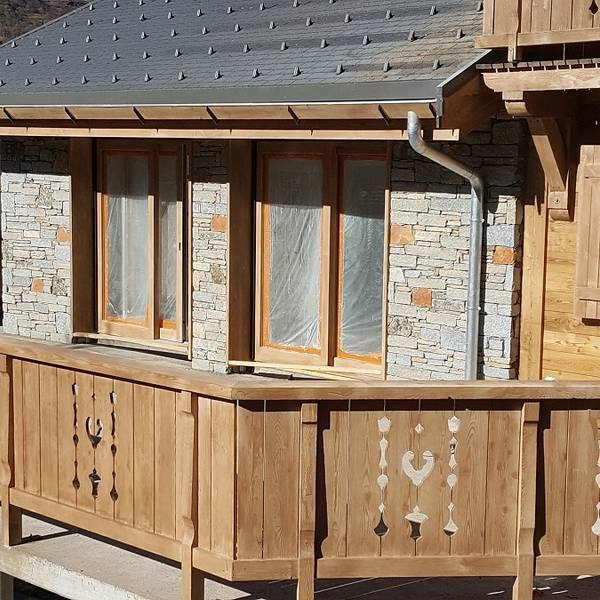barriere bois mur pierre