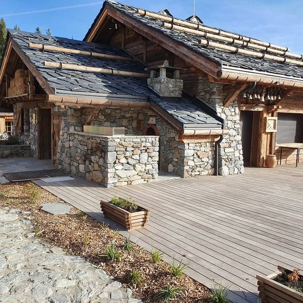 chalets tout en pierre