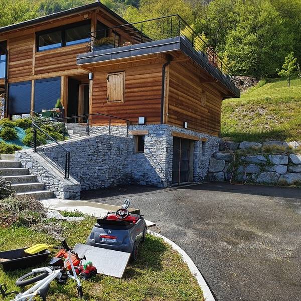 jardin chalet et route