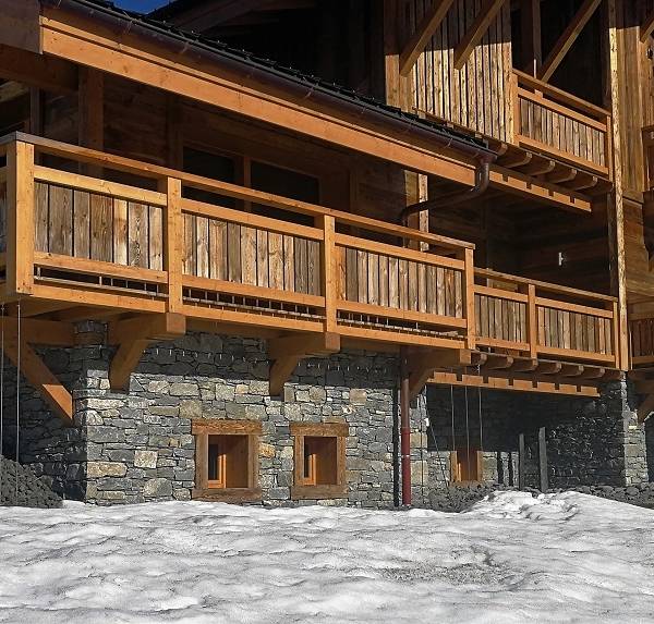 grand chalet avec etages