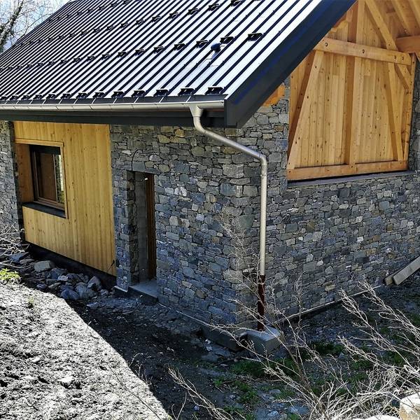 petit chalet pierre