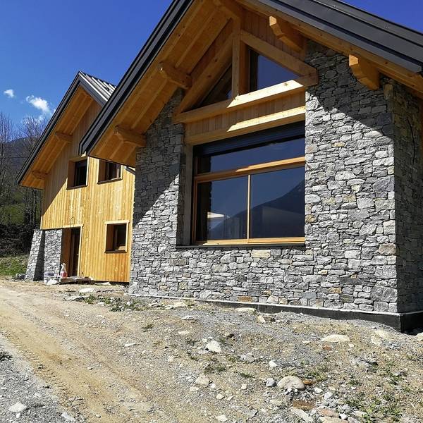 chalet bois pierre