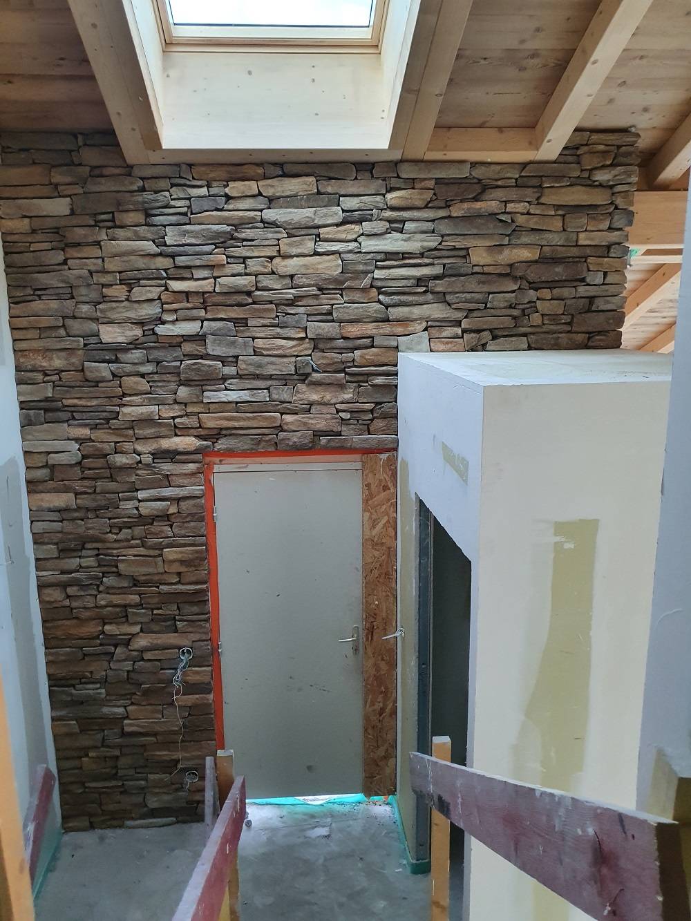 pose et taille de pierre mur interieur