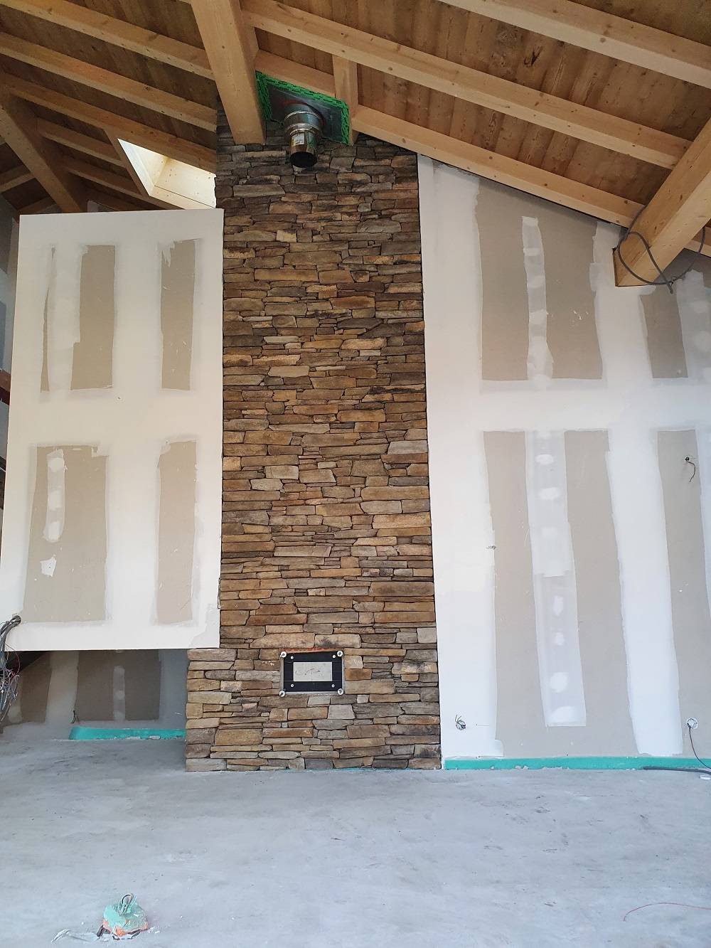 grand mur pierre interieur