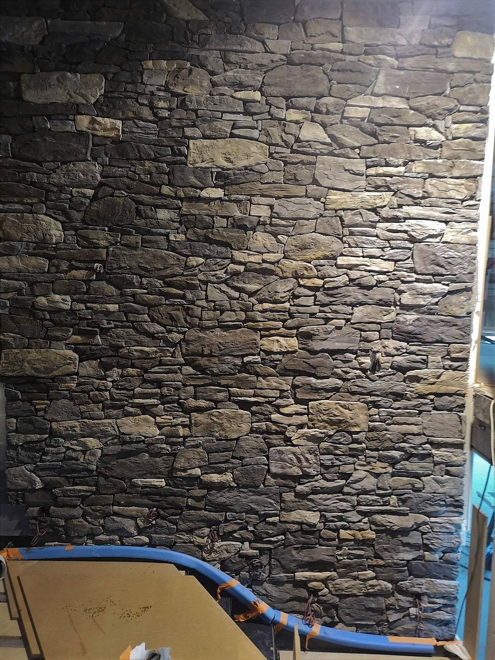 grand mur en pierre