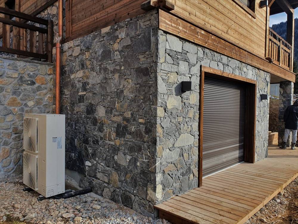 pierre collée chalet angle